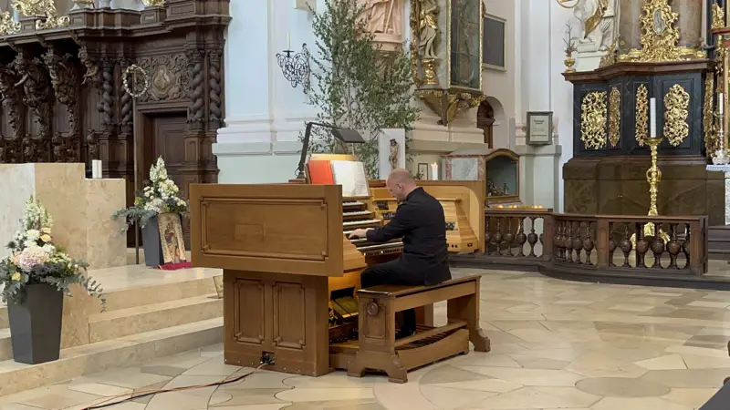Monumental Organ