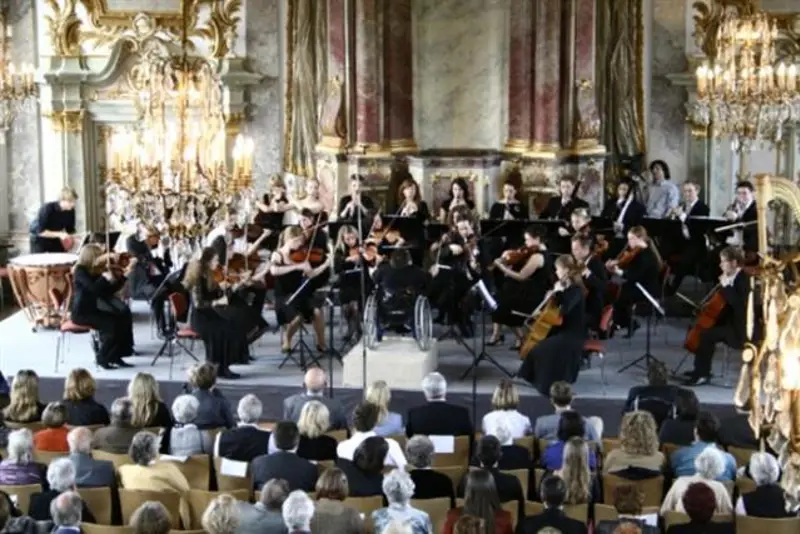 Roll and Walk to Viennese Classicism
