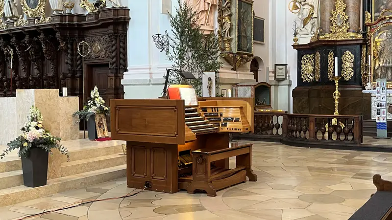 Monumental Organ