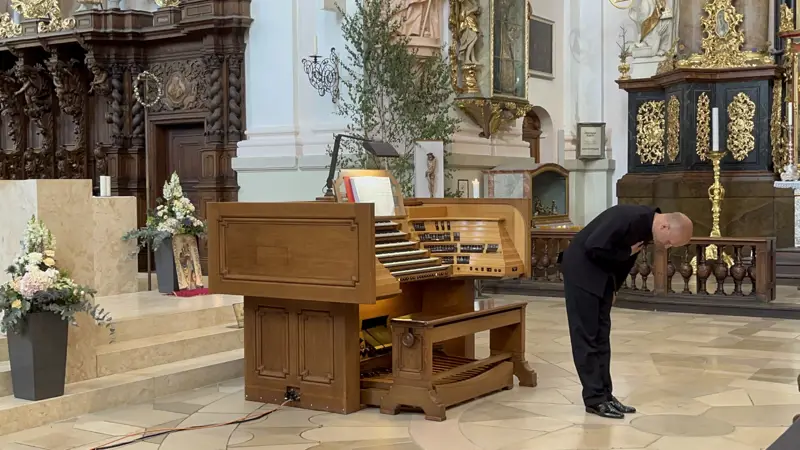 Monumental Organ