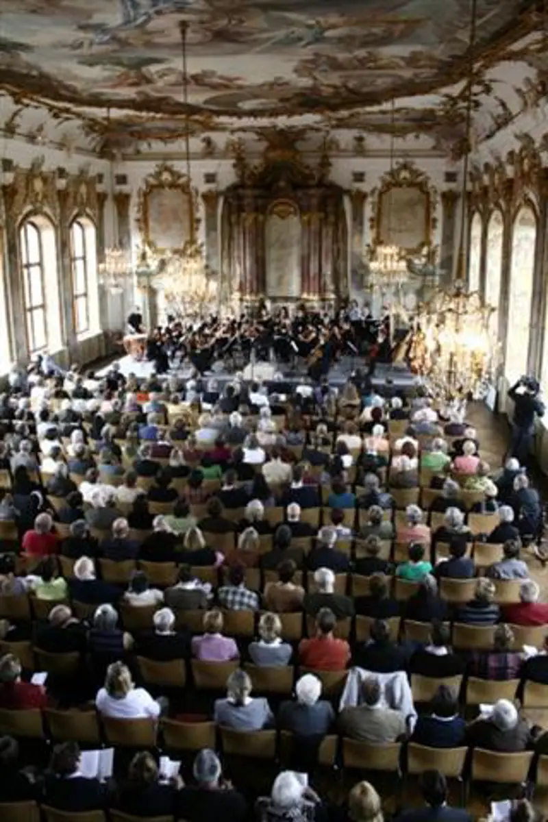 Roll and Walk to Viennese Classicism