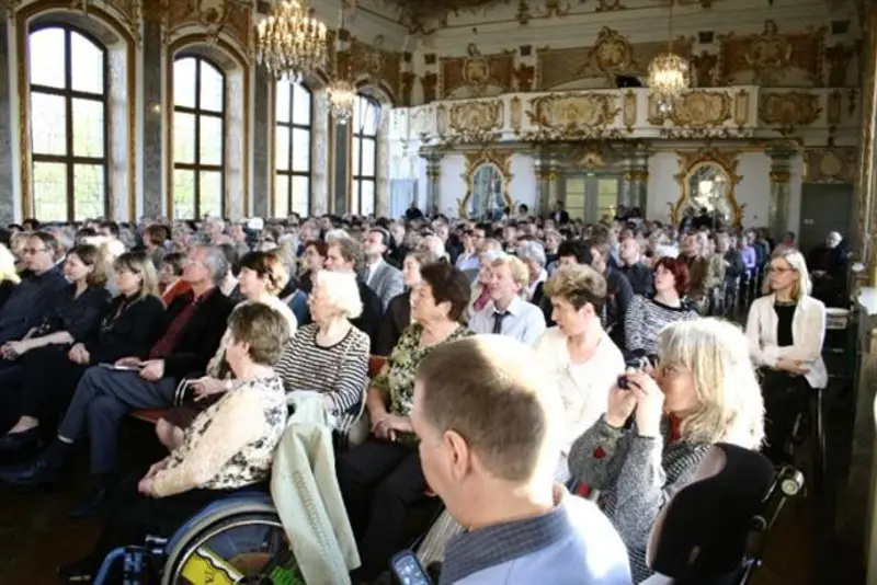 Roll and Walk to Viennese Classicism