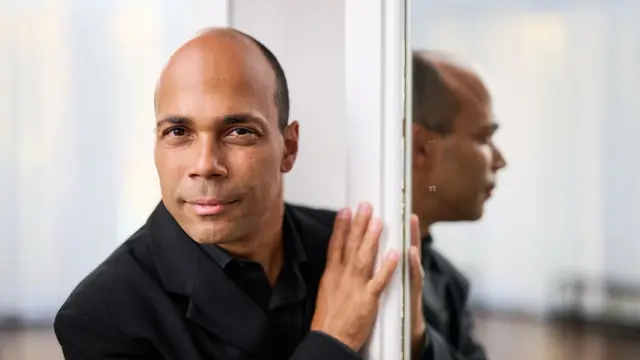 Daniel Ochoa, Baritone