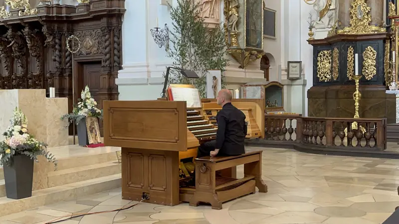 Monumental Organ