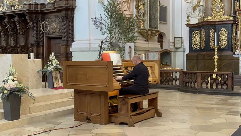 Monumental Organ